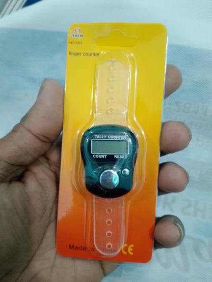 Finger counter on a yellow card held by a hand